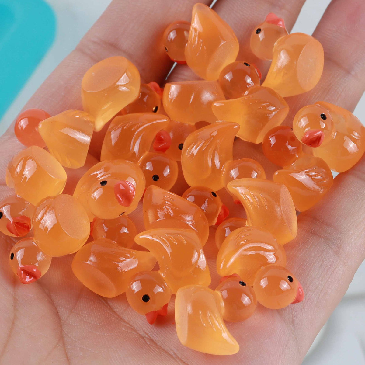 Glowing Resin Duckling Ornament – Cute 3D Cartoon Keychain & Car Decor