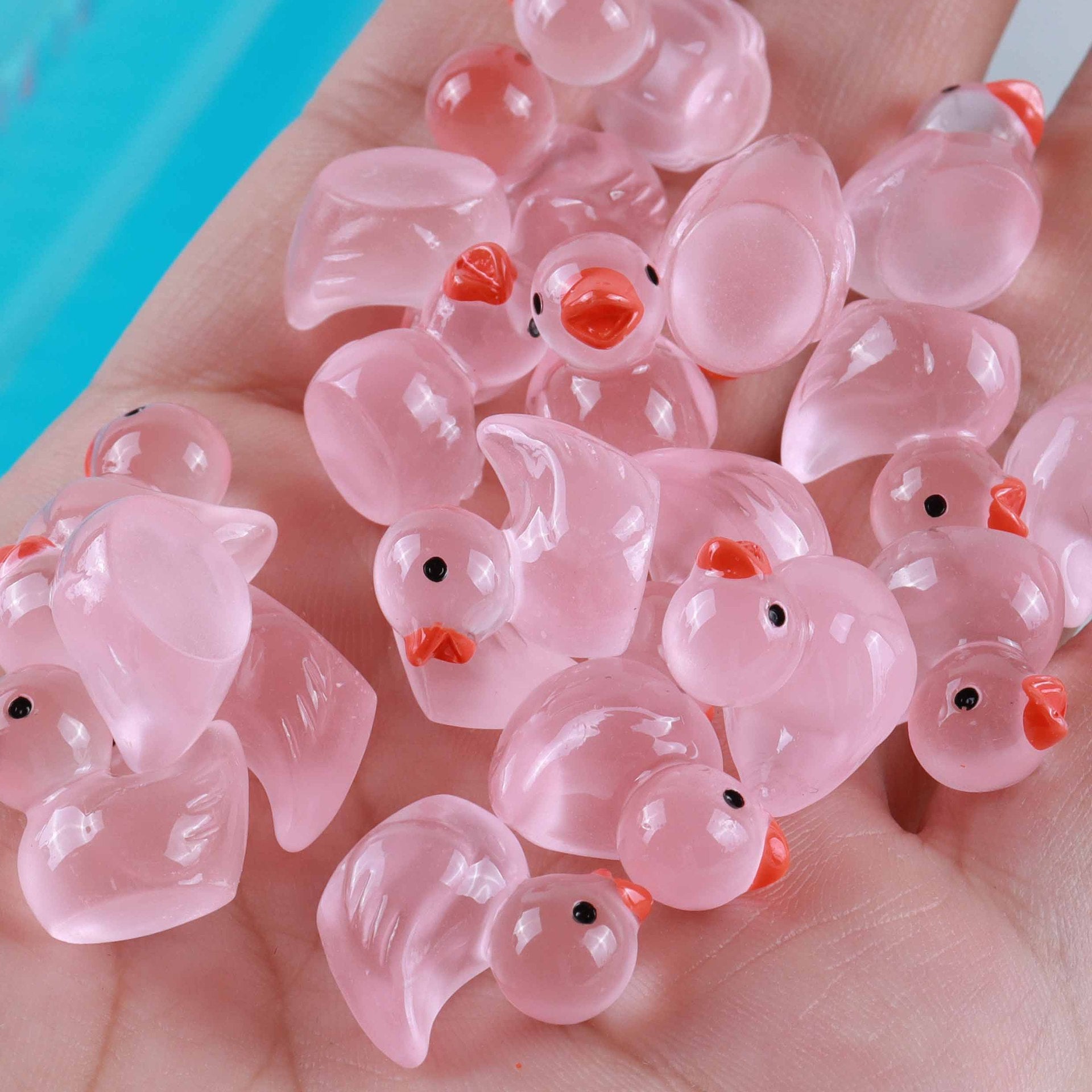 Glowing Resin Duckling Ornament – Cute 3D Cartoon Keychain & Car Decor