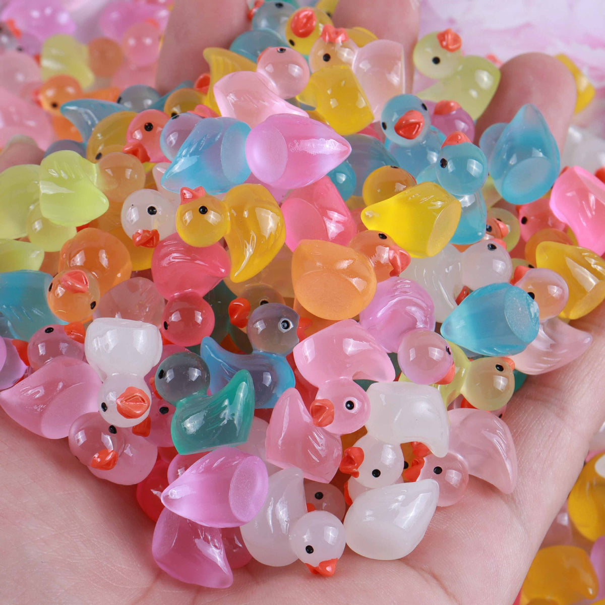 Glowing Resin Duckling Ornament – Cute 3D Cartoon Keychain & Car Decor