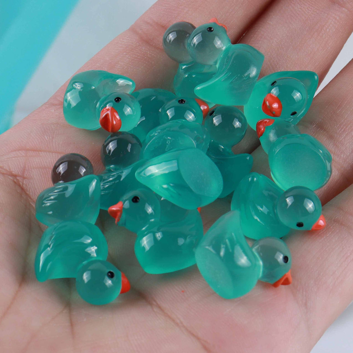 Glowing Resin Duckling Ornament – Cute 3D Cartoon Keychain & Car Decor
