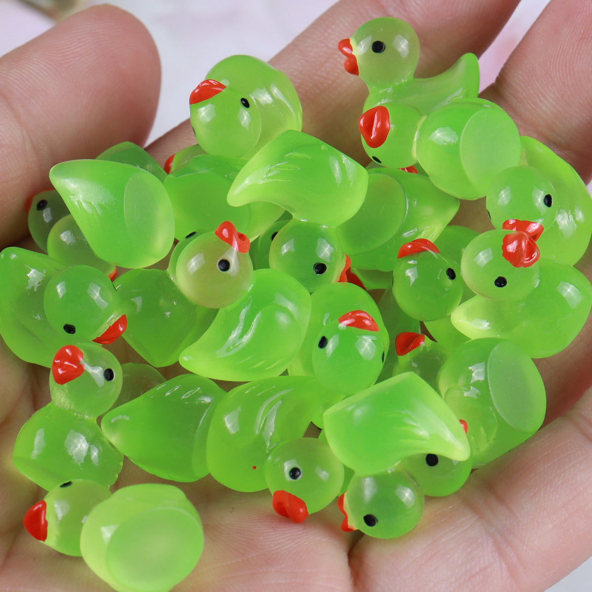 Glowing Resin Duckling Ornament – Cute 3D Cartoon Keychain & Car Decor