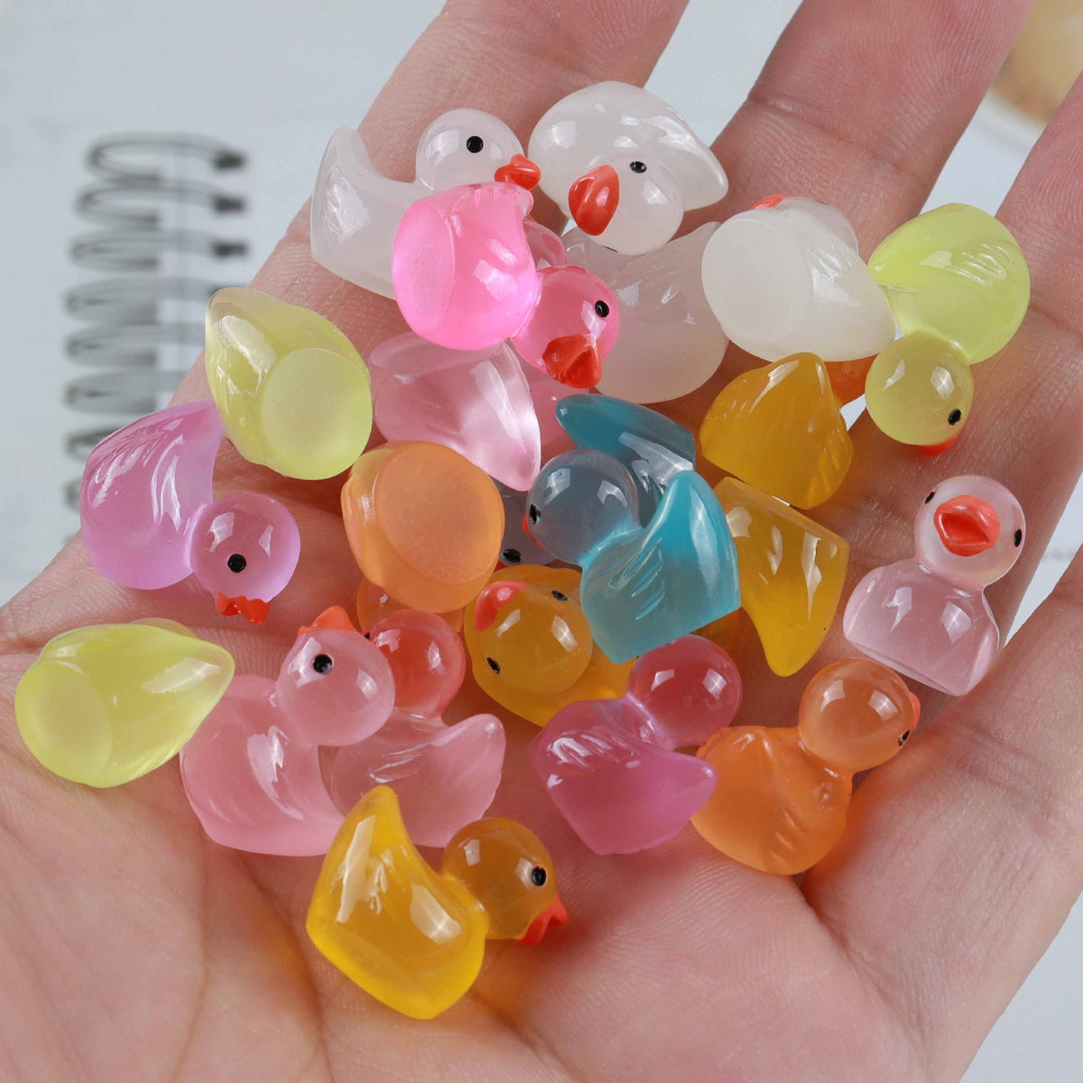 Glowing Resin Duckling Ornament – Cute 3D Cartoon Keychain & Car Decor