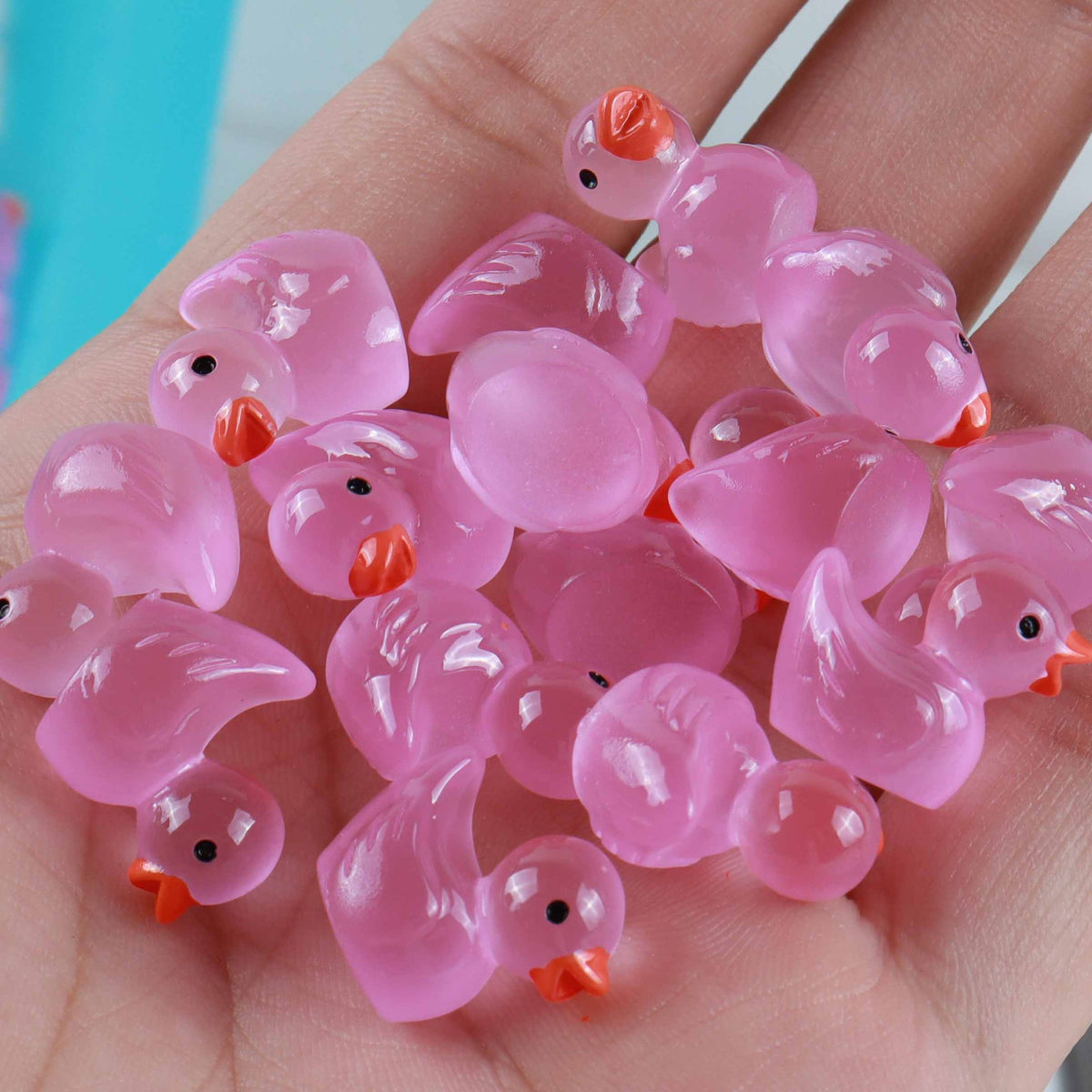 Glowing Resin Duckling Ornament – Cute 3D Cartoon Keychain & Car Decor