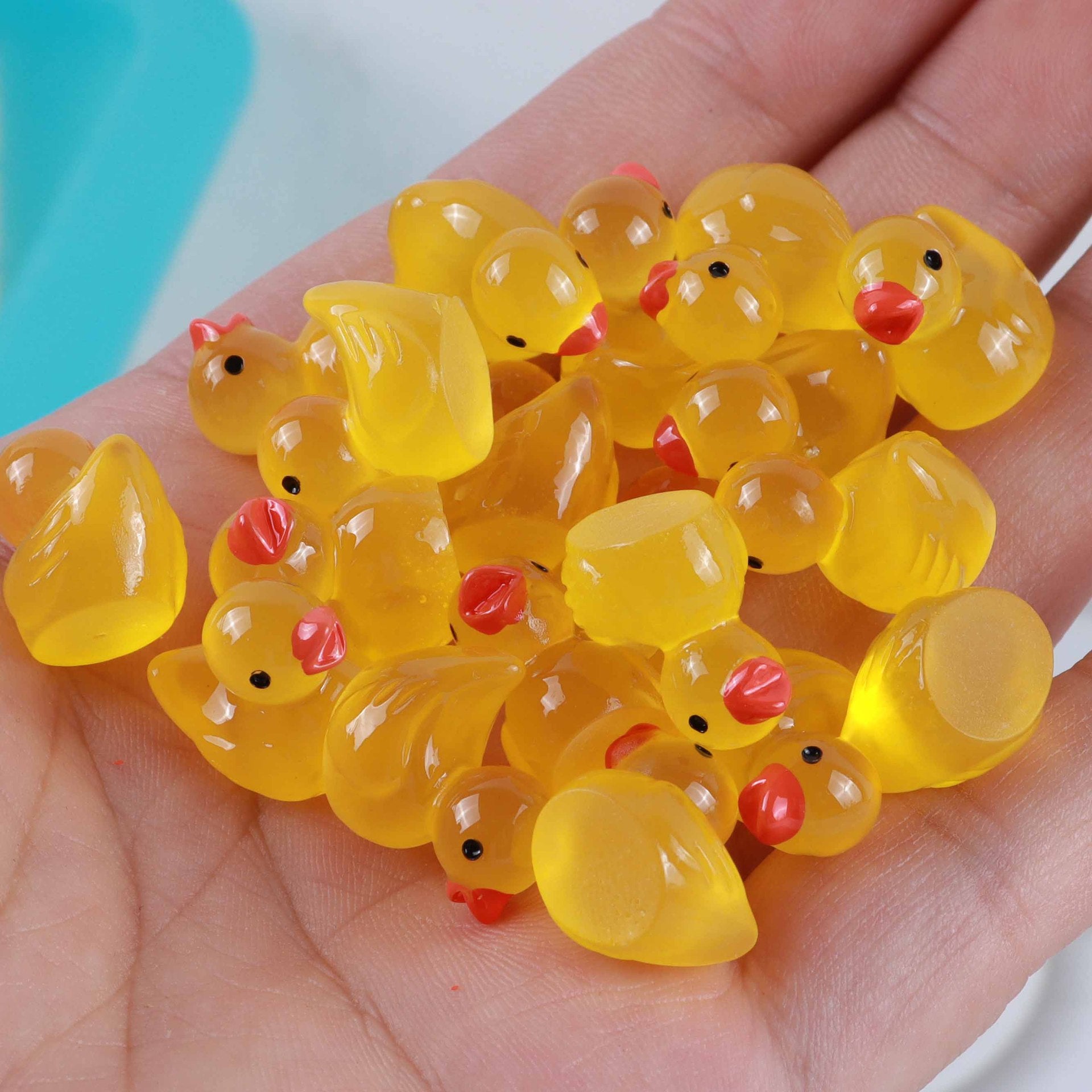 Glowing Resin Duckling Ornament – Cute 3D Cartoon Keychain & Car Decor
