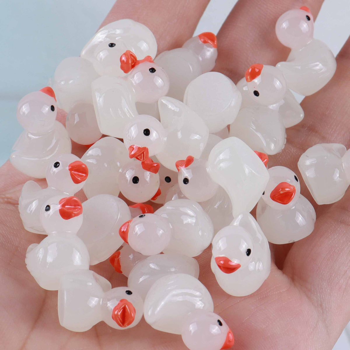 Glowing Resin Duckling Ornament – Cute 3D Cartoon Keychain & Car Decor