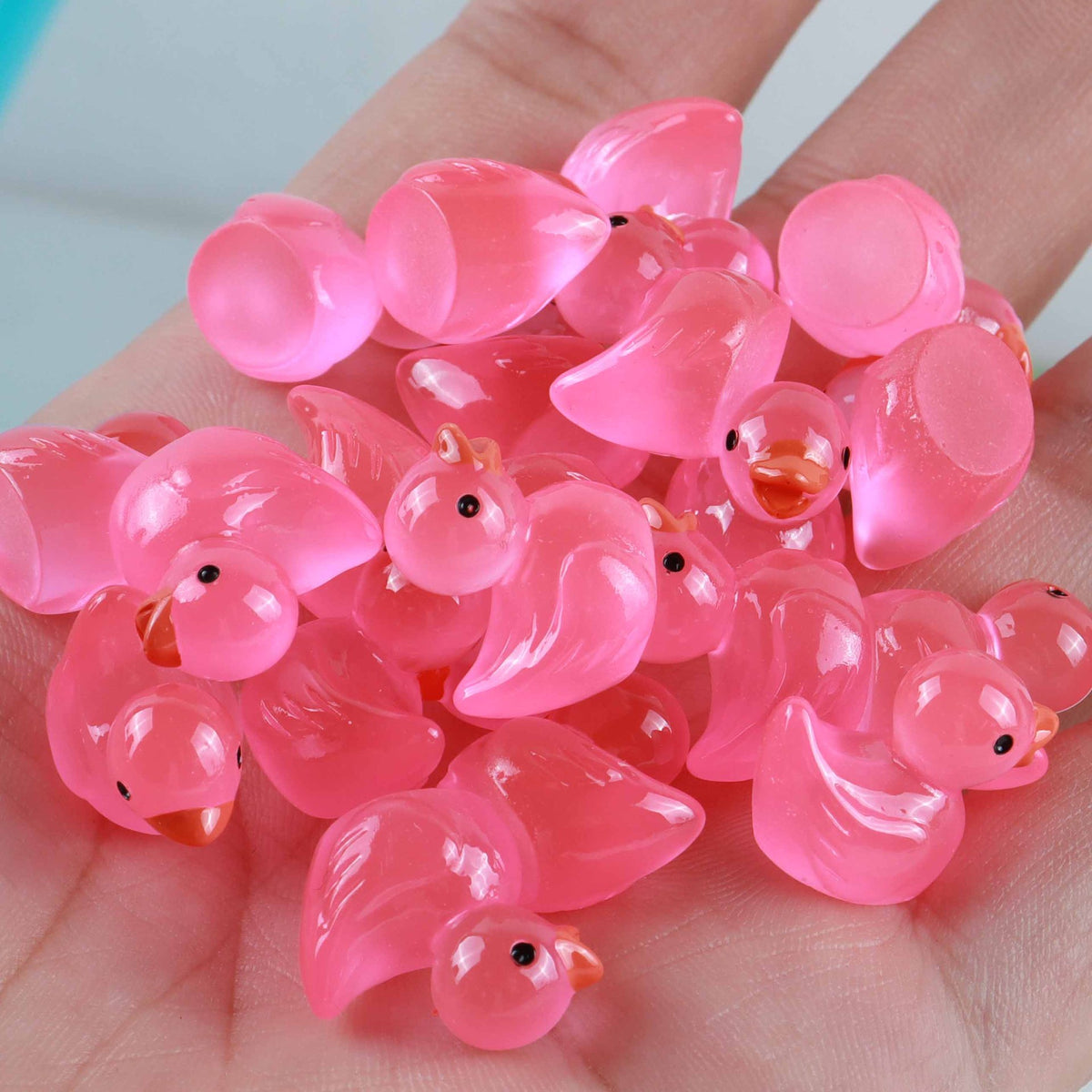 Glowing Resin Duckling Ornament – Cute 3D Cartoon Keychain & Car Decor