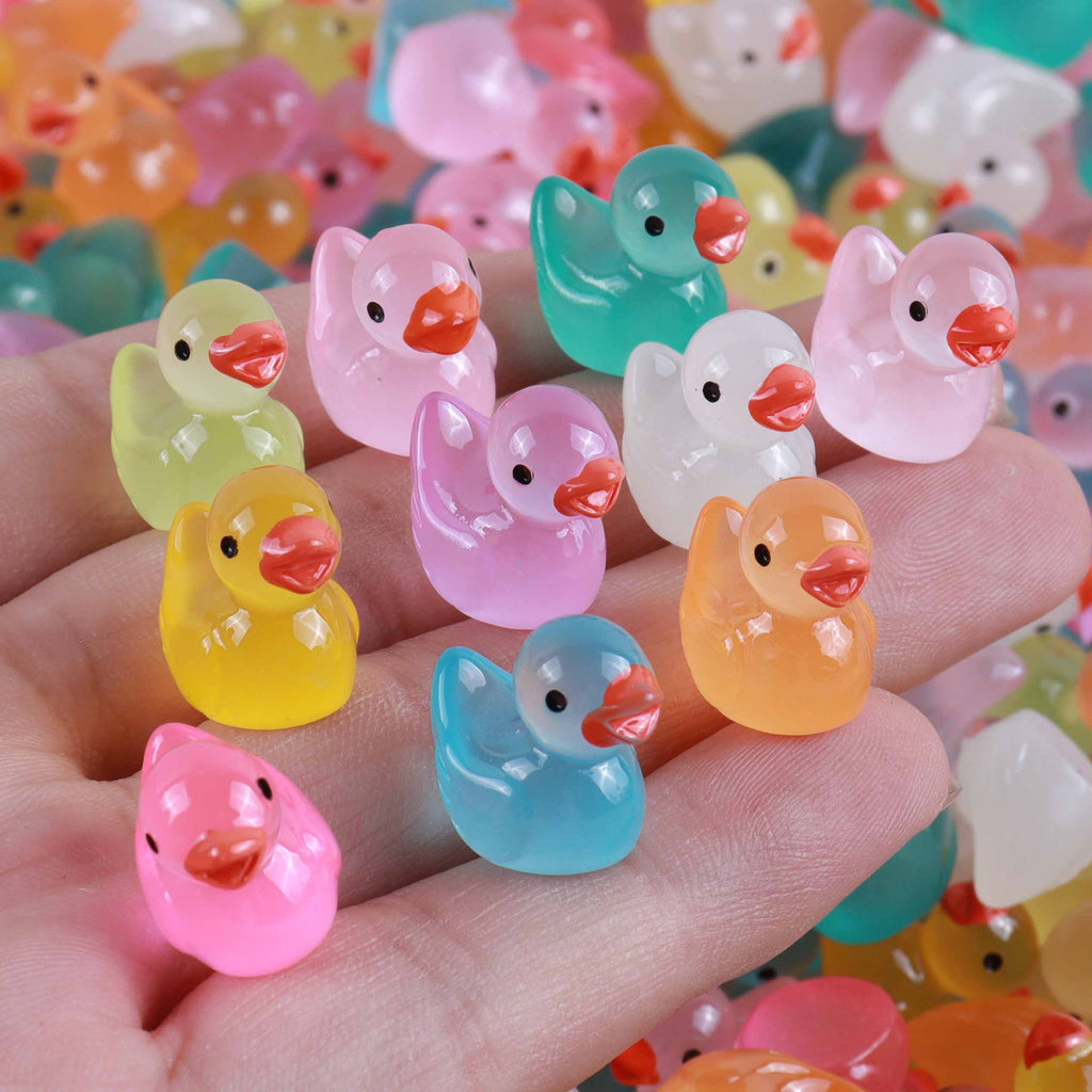 Glowing Resin Duckling Ornament – Cute 3D Cartoon Keychain & Car Decor