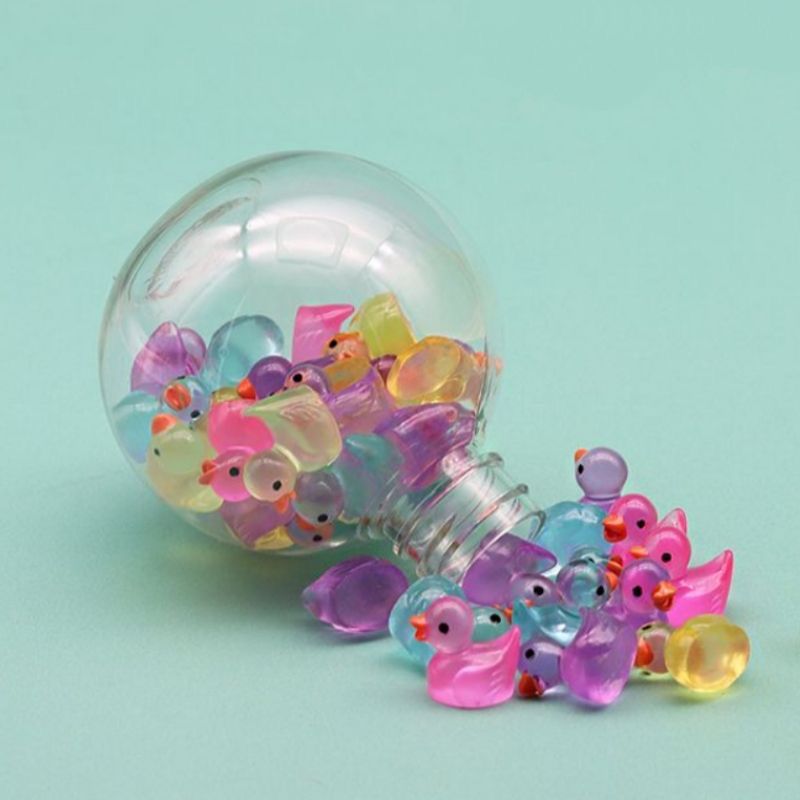 Glowing Resin Duckling Ornament – Cute 3D Cartoon Keychain & Car Decor